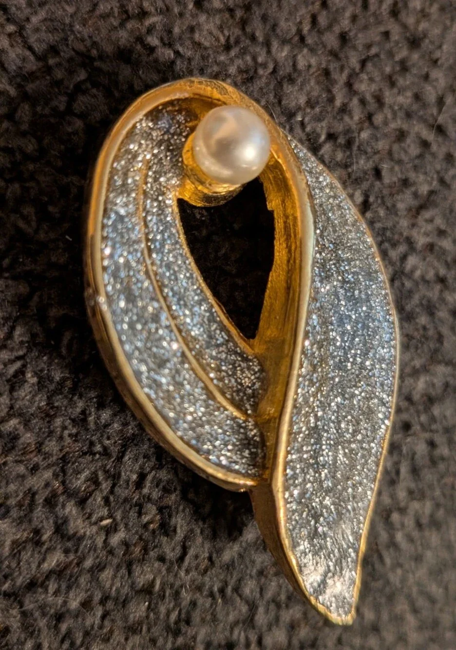Vintage Gold Tone Silver Glitter Leaf Swirl Brooch Pin Faux Pearl Accent